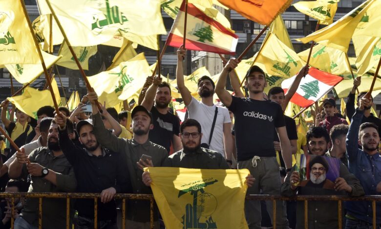 El dilema de los jóvenes de Líbano: escapar de un país fallido o dar la batalla en las elecciones