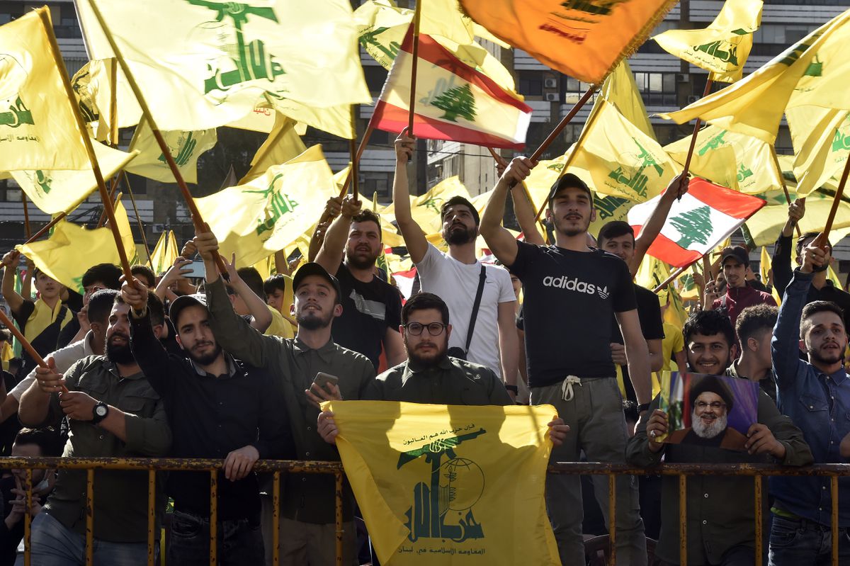 El dilema de los jóvenes de Líbano: escapar de un país fallido o dar la batalla en las elecciones