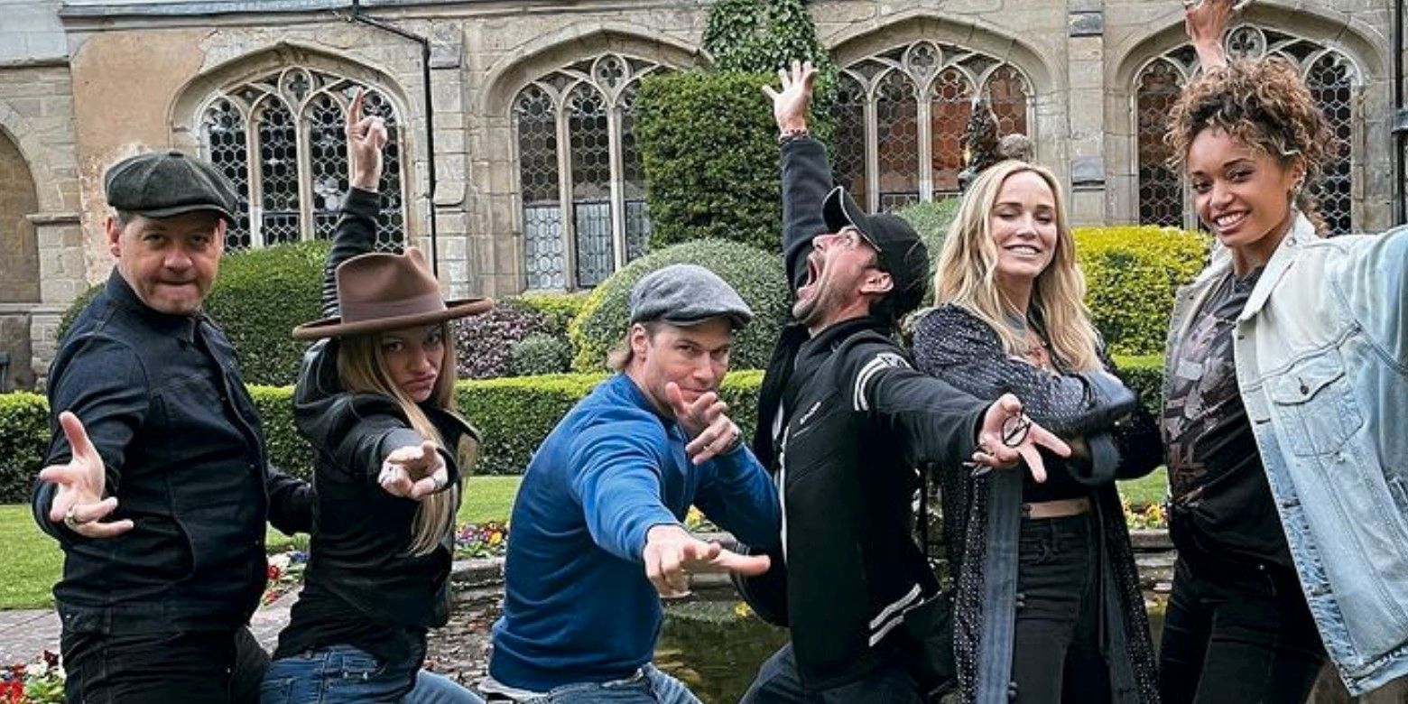 El elenco de Legends of Tomorrow se une en fotos retrospectivas después de la cancelación