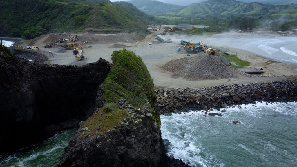 El lejano efecto colateral del Tren Maya: la destrucción de un cerro en un área protegida de Veracruz