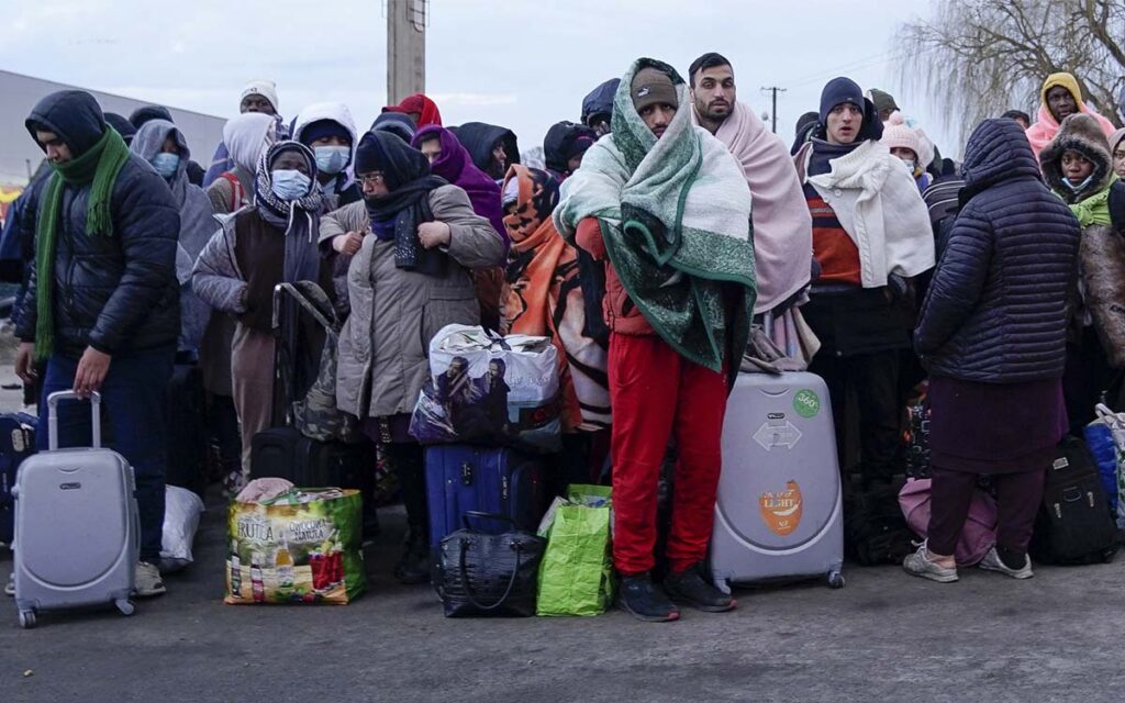 El mundo supera por primera vez las 100 millones de personas desplazadas: ACNUR