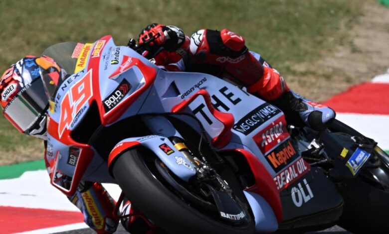 El rookie Di Giannantonio sorprende con la pole en Mugello; Márquez, 12º tras su caída