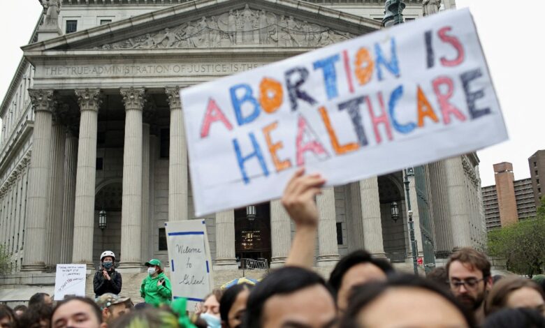 Empresas como Amazon y Levi Strauss apoyan a sus empleadas con el acceso al aborto