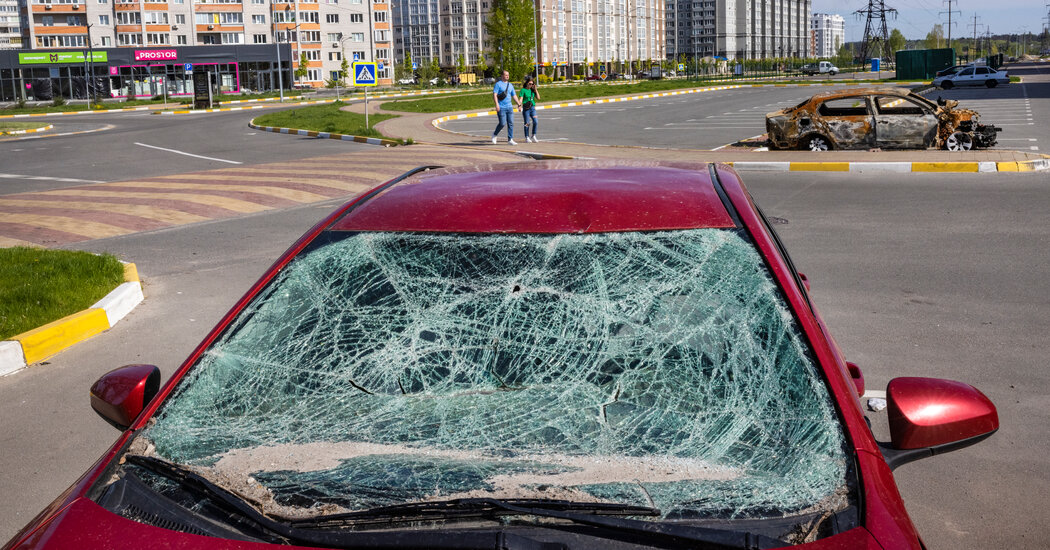 En Bucha, un símbolo de muerte y atrocidad, la vida regresa