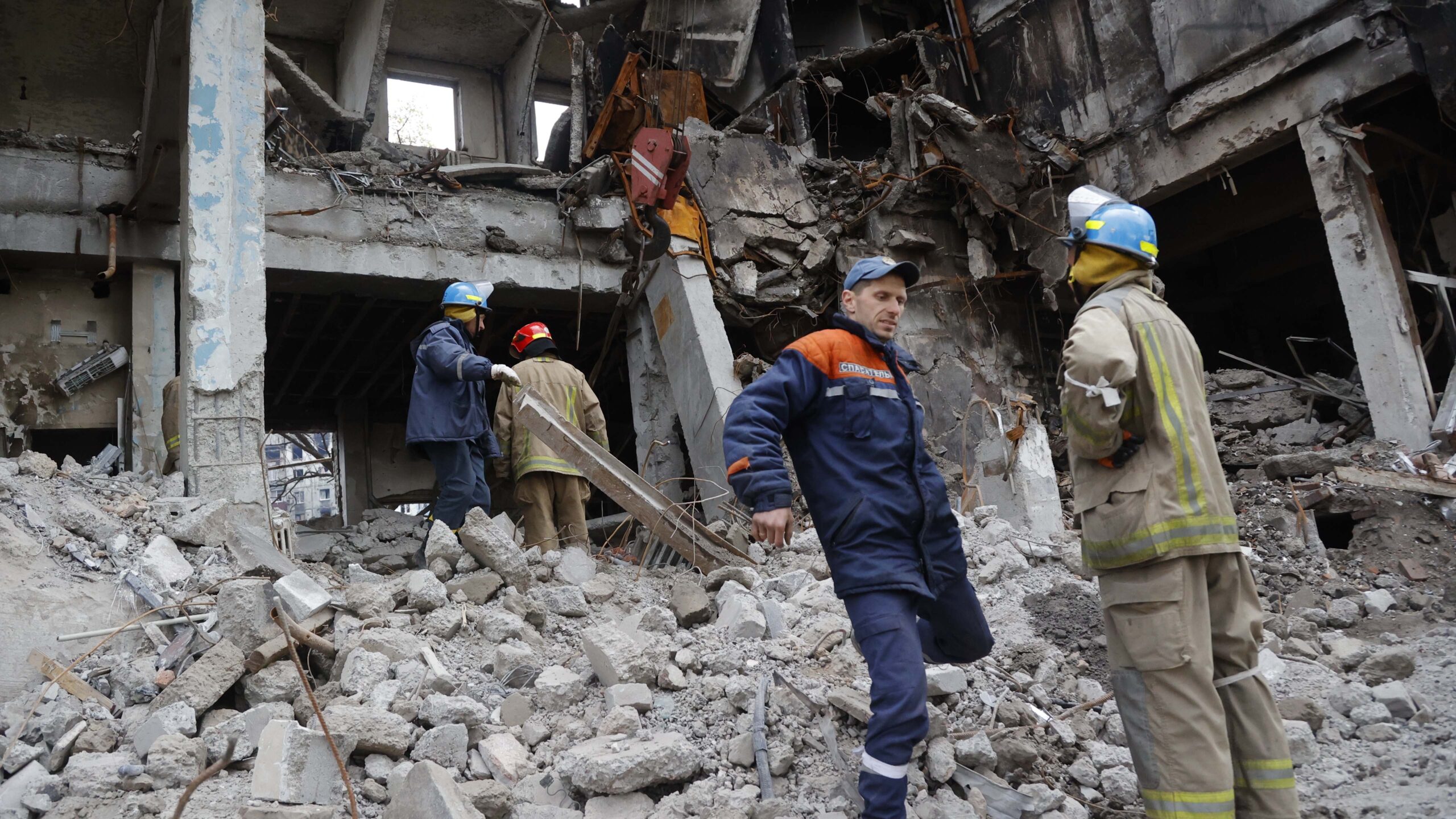 En la mayor victoria hasta el momento, Rusia afirma haber capturado Mariupol