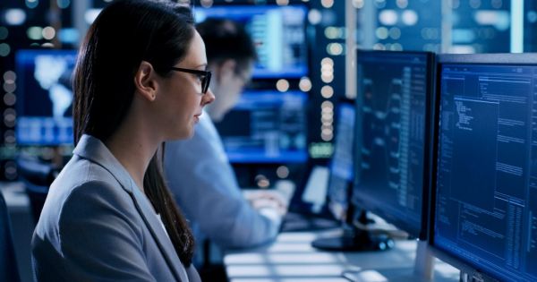 Es una de las profesiones mejor pagas del país y le faltan cubrir 10.000 puestos