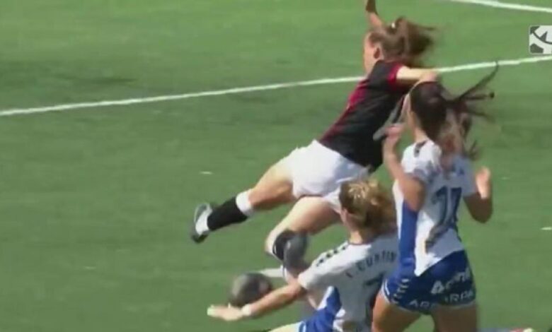 Escandaloso: la árbitra no pita este brutal penalti al AEM Lleida