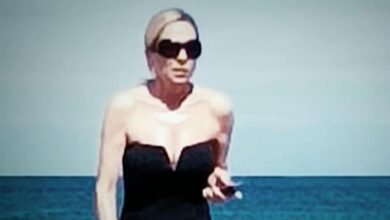 Estas son las imágenes de Marta Sánchez pillada en la playa en bañador