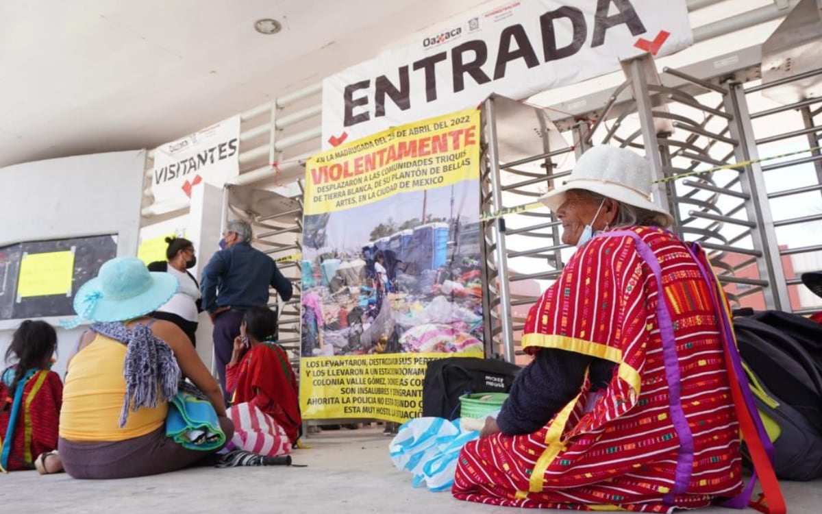 Exigen al gobernador Murat mesa de diálogo para regreso de triquis desplazados