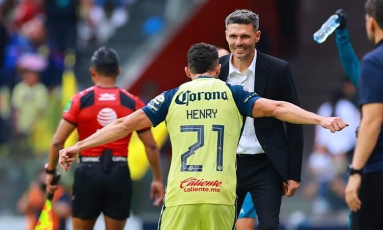 Fernando 'Tano' Ortíz continuará al mando del América la próxima temporada