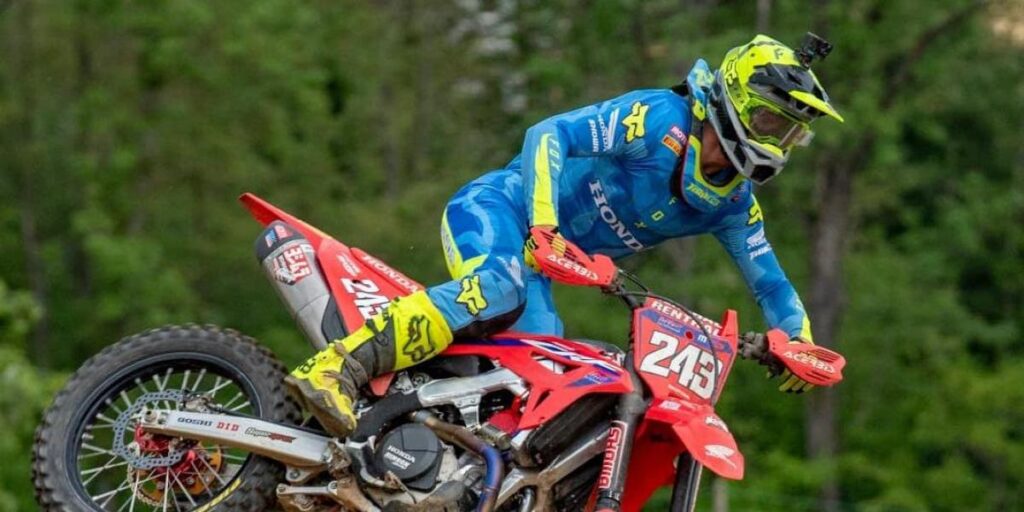 Gajser se lleva el GP de Italia sin Prado y con Fernández quinto