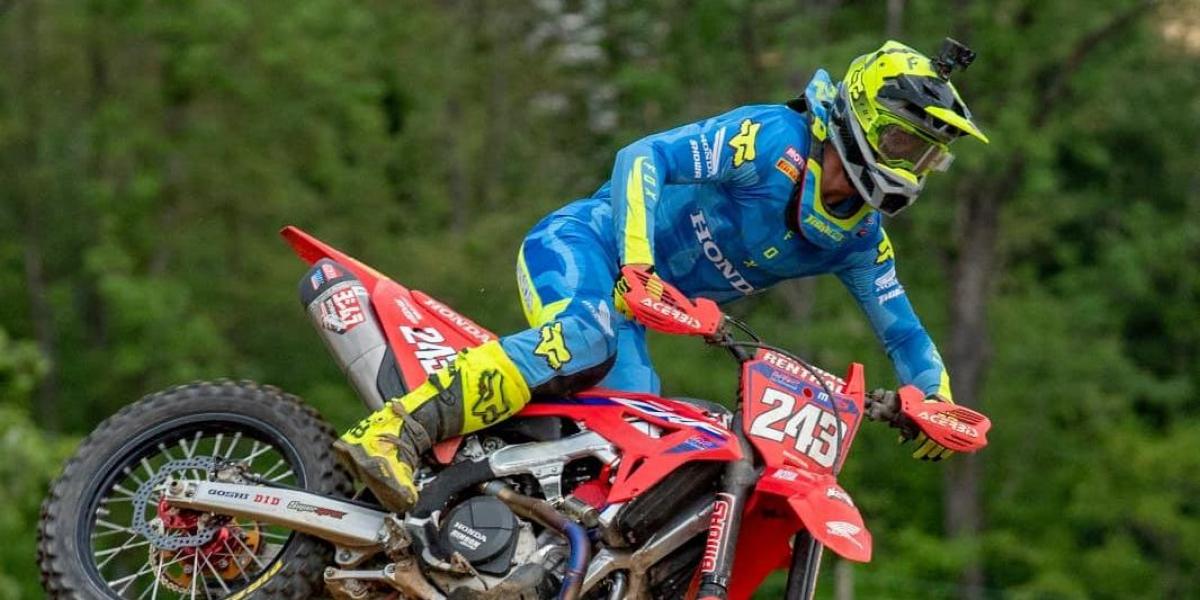 Gajser se lleva el GP de Italia sin Prado y con Fernández quinto