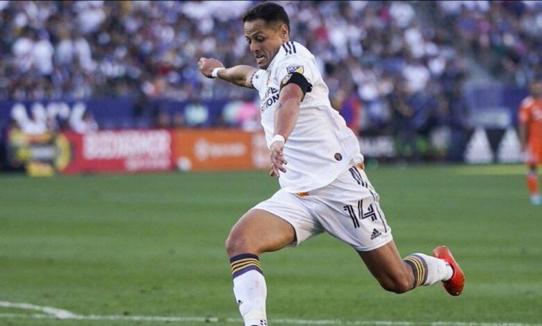 Gallese asalta el liderato; caen 'Chicharito', Vela y Jairo Torres