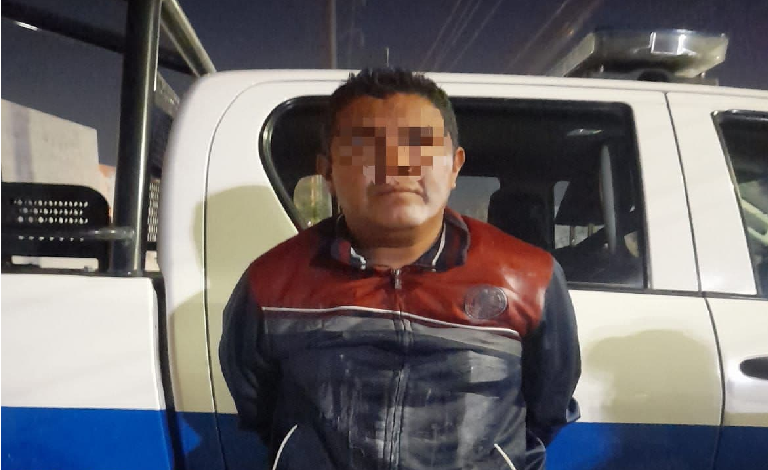 Golpeó a su propia pareja, fue detenido por la policía, en San Juan del Río