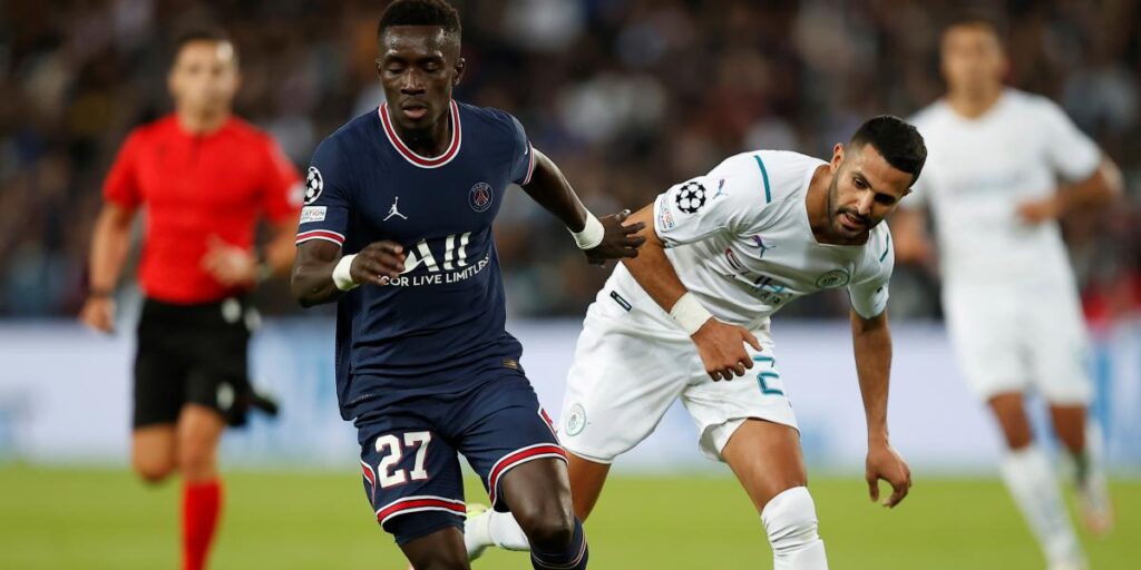 Gueye se negó a vestir una camiseta contra la homofobia