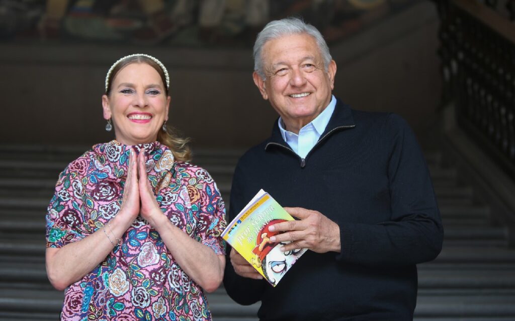 Gutierrez Müller y AMLO leen cuento en conmemoración al Día del Niño | Video