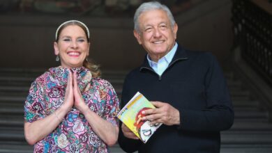Gutierrez Müller y AMLO leen cuento en conmemoración al Día del Niño | Video