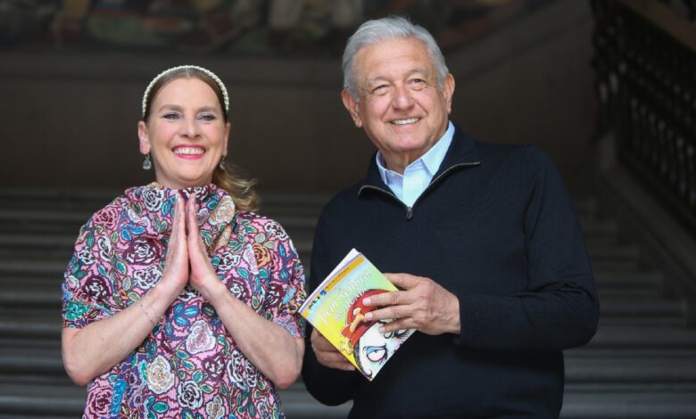 Gutierrez Müller y AMLO leen cuento en conmemoración al Día del Niño | Video