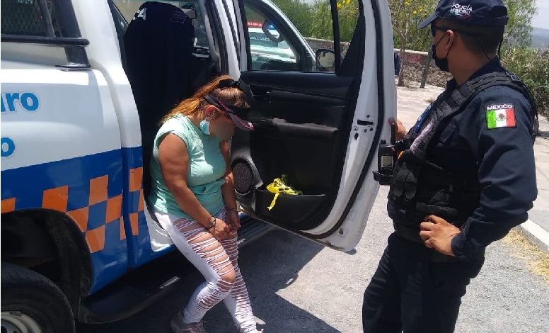 Intenta suicidarse una mujer, iba lanzarse a gran altura, tuvo problemas con su pareja, en San Juan del Río
