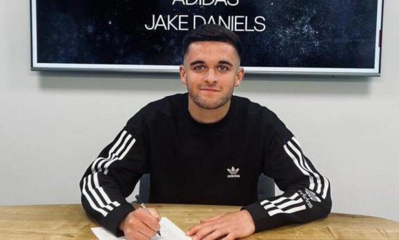 Jake Daniels, primer futbolista profesional en Inglaterra en declararse homosexual