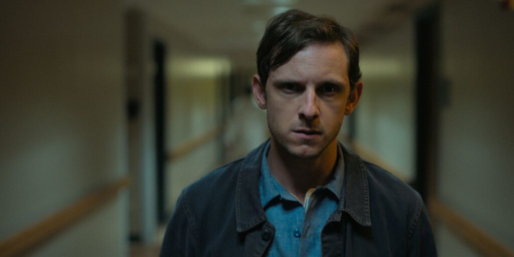 Jamie Bell busca a Elisabeth Moss en Shining Girls [EXCLUSIVE CLIP]