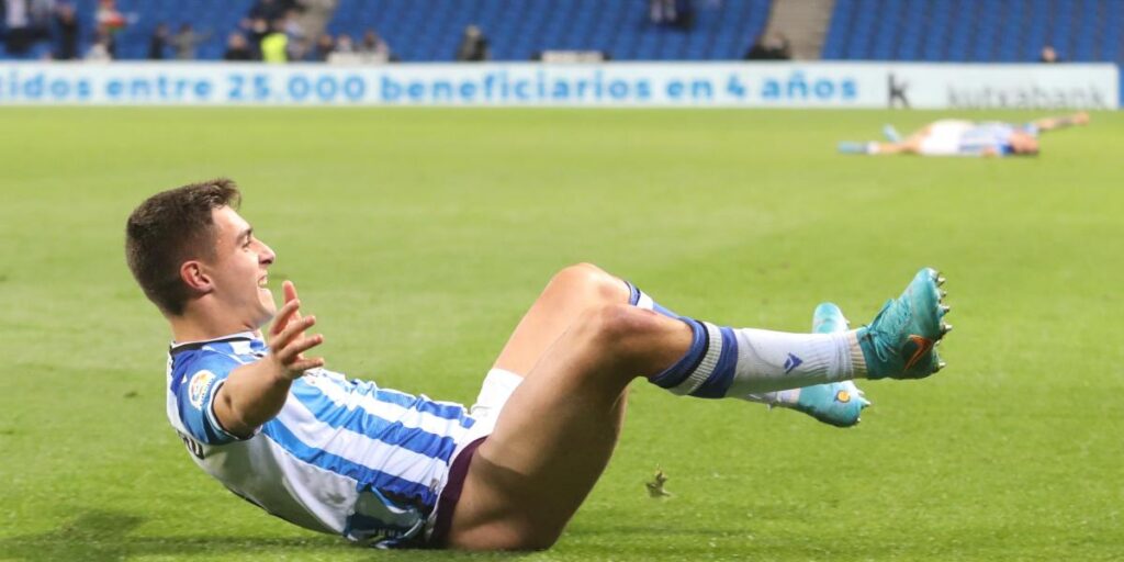 Jon Karrikaburu, goleador del Sanse, se queda en la Real