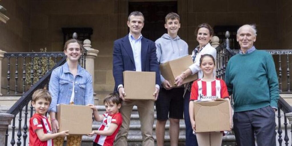 Jon Uriarte también se deja ver por la sede del Athletic