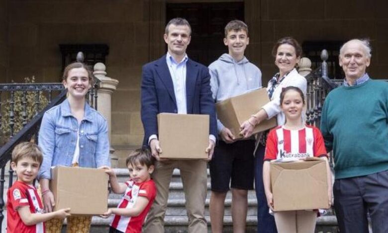 Jon Uriarte también se deja ver por la sede del Athletic