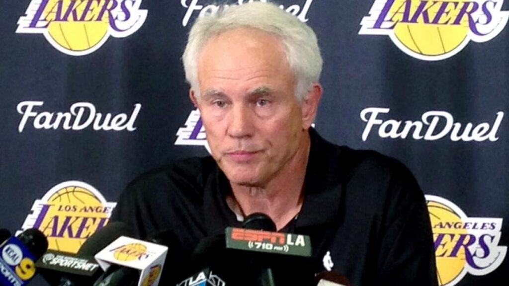 Kupchak continuará como GM de los Hornets
