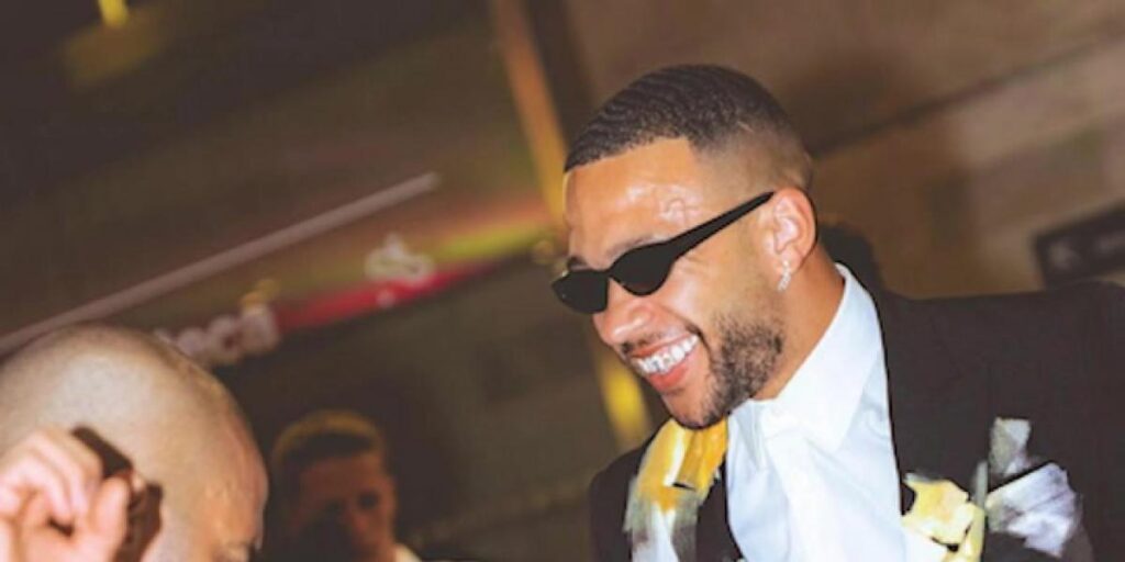 La sonrisa de Memphis Depay revela un sorprendente detalle que ha pasado desapercibido