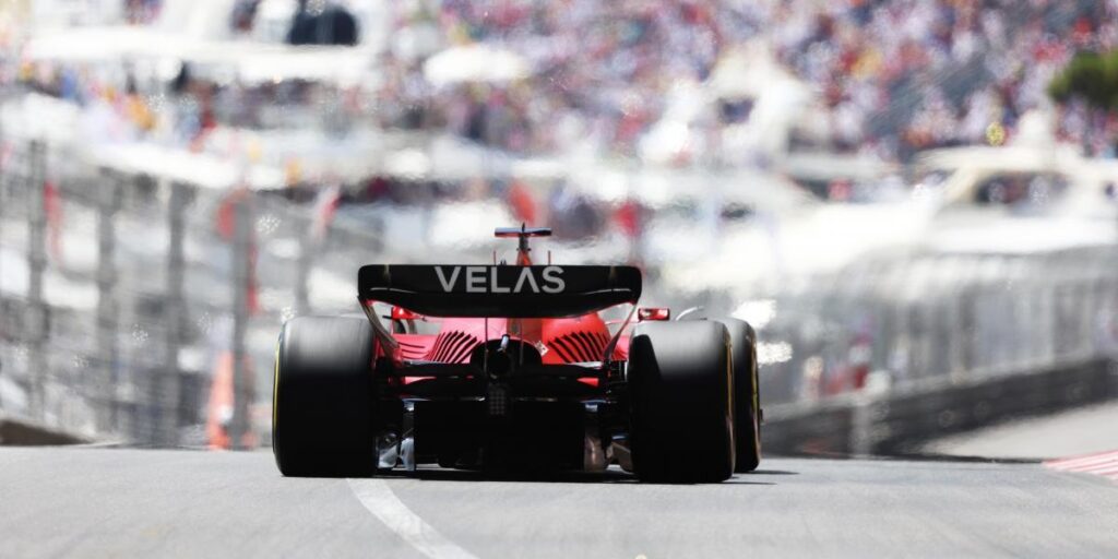 Leclerc aprieta y Sainz responde