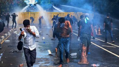 Líder de Sri Lanka declara estado de emergencia en medio de protestas