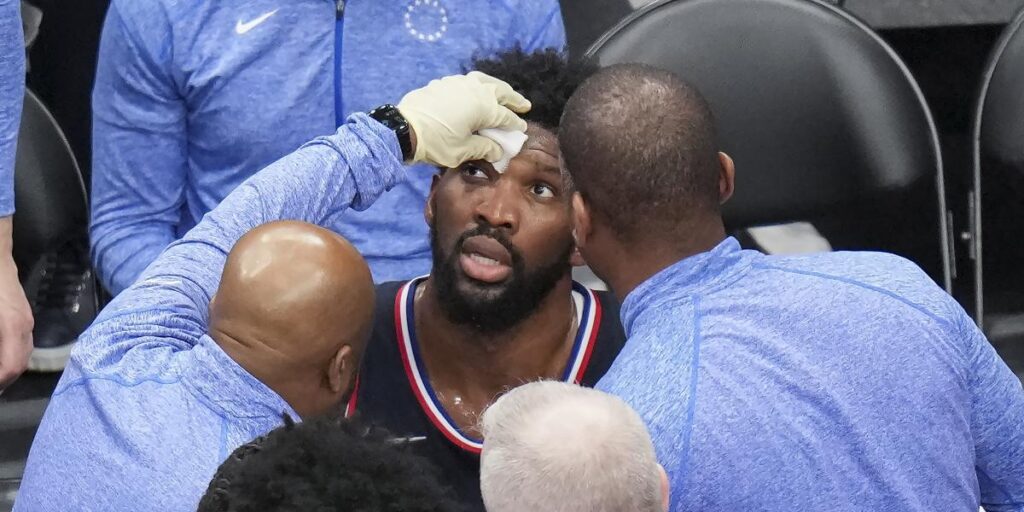 Los Sixers esperan a Embiid para el tercer o cuarto partido contra Miami