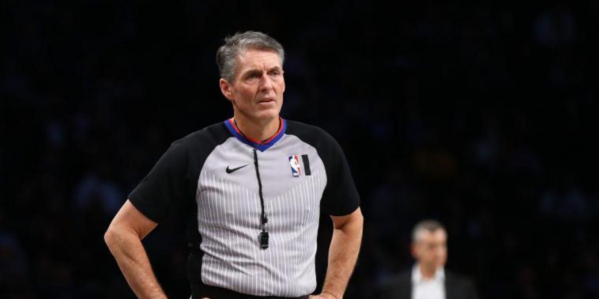 Los árbitros se apuntan al espectáculo viral en las redes sociales