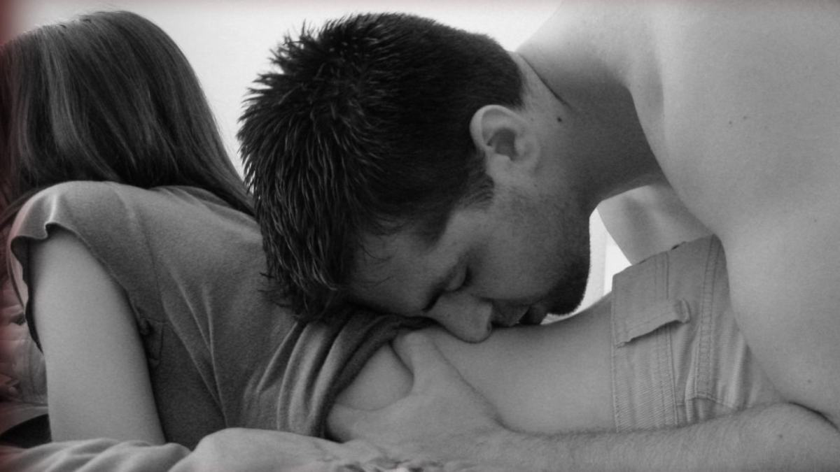 Los detalles en los que fijarse para saber si un hombre está fingiendo un orgasmo