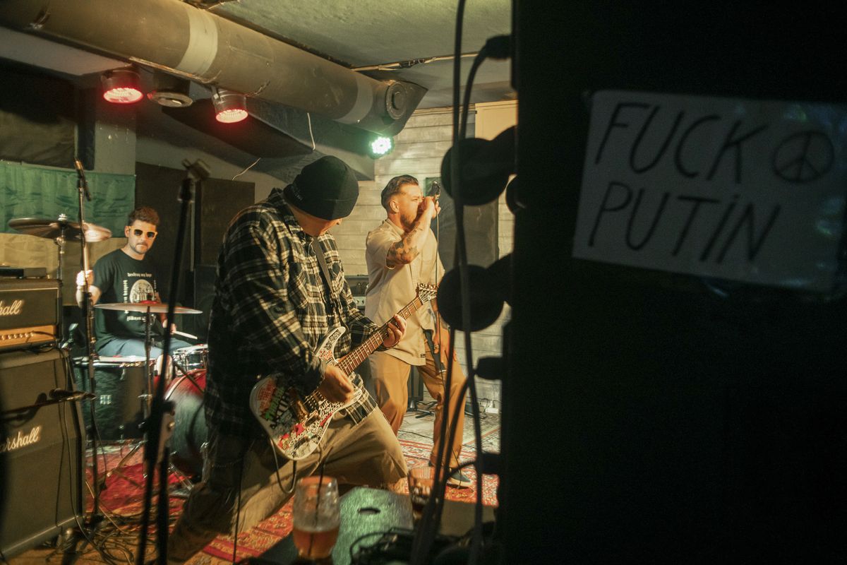 Los jóvenes ucranios encadenan crisis: “¿El futuro próximo? Sacar al enemigo de aquí”