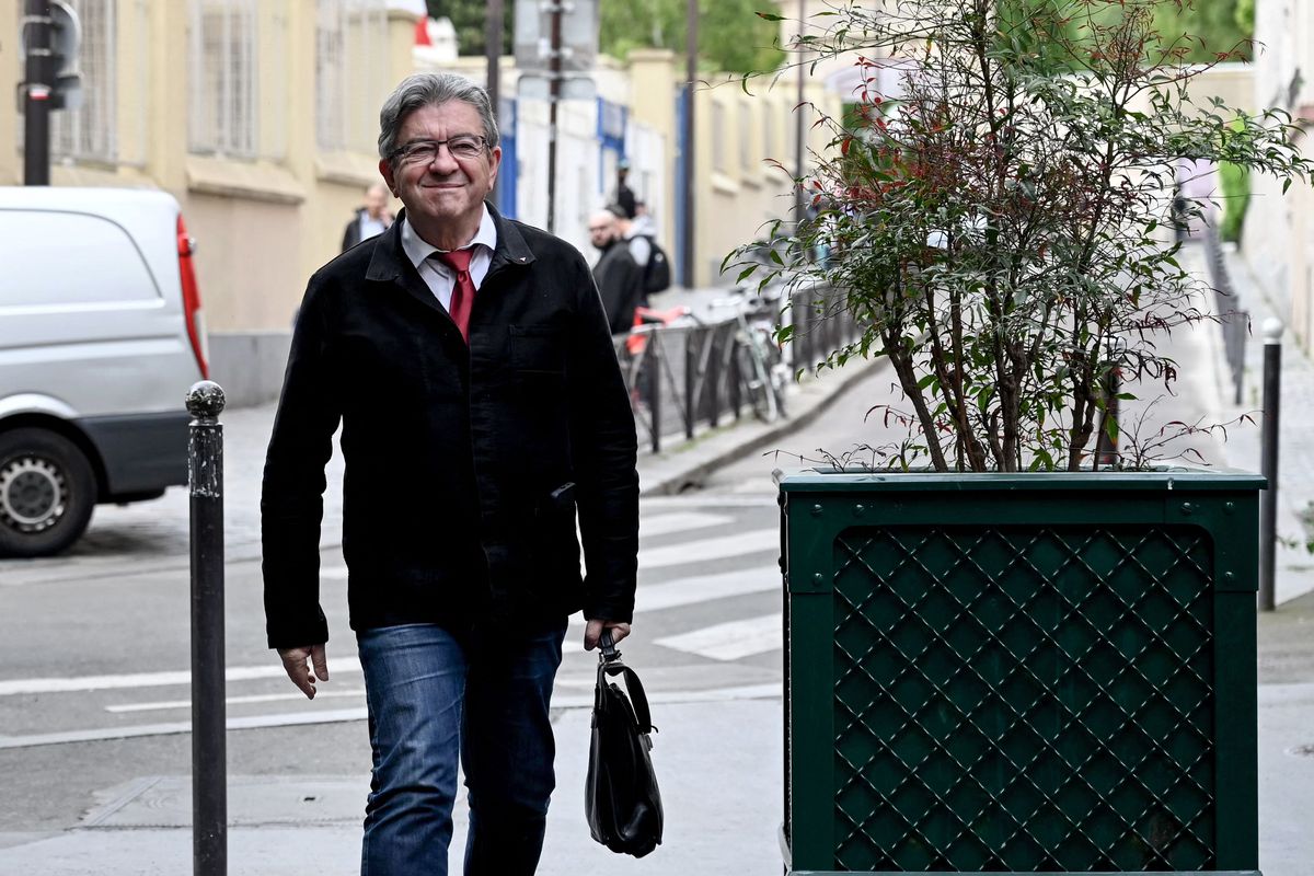 Los socialistas franceses firman un principio de acuerdo con Mélenchon que amenaza la frágil unidad del partido
