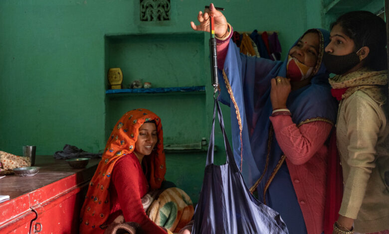 Los soldados de a pie en la batalla de la India para mejorar la salud pública