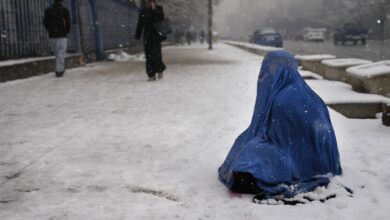 Los talibanes obligan de nuevo a las afganas a cubrirse la cara y pretenden el uso del burka