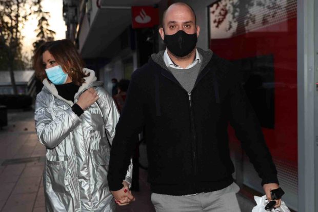 María Jesús Ruiz y Curro por las calles de Madrid / Gtres