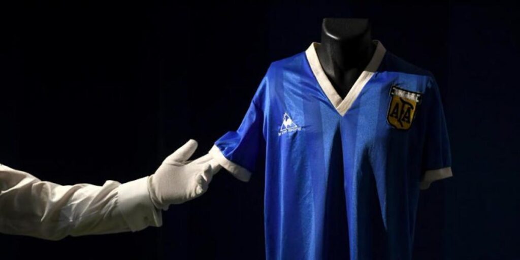 Más de 8 'kilos' por la camiseta de Maradona