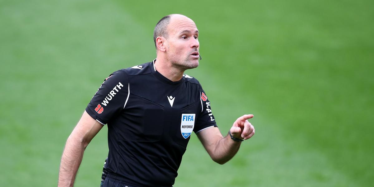 Mateu Lahoz para la final de la Copa de Grecia por una pedrada a Cantalapiedra