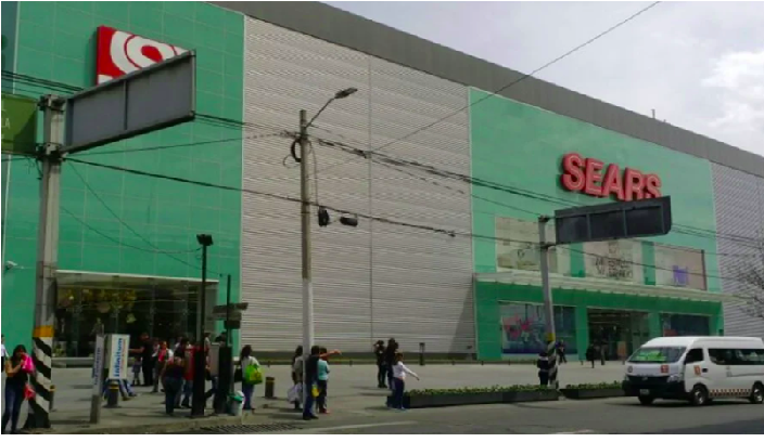 Mató a una mujer y a un hombre y luego se suicida, dentro de tienda Sears, desquiciado sujeto