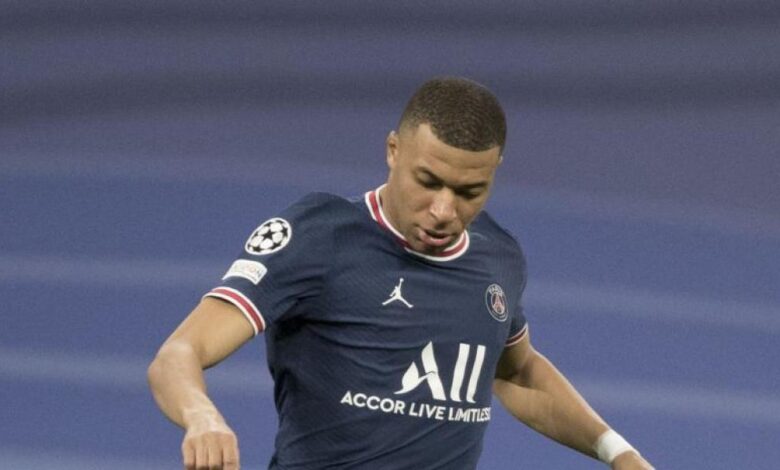 Mbappé viste con la futura camiseta del PSG