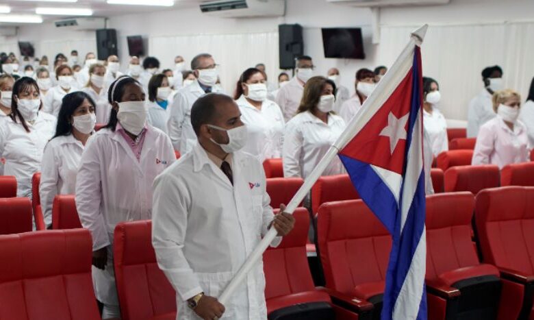 Médicos, vacunas y medicinas: esto es lo que contiene el acuerdo de salud entre México y Cuba