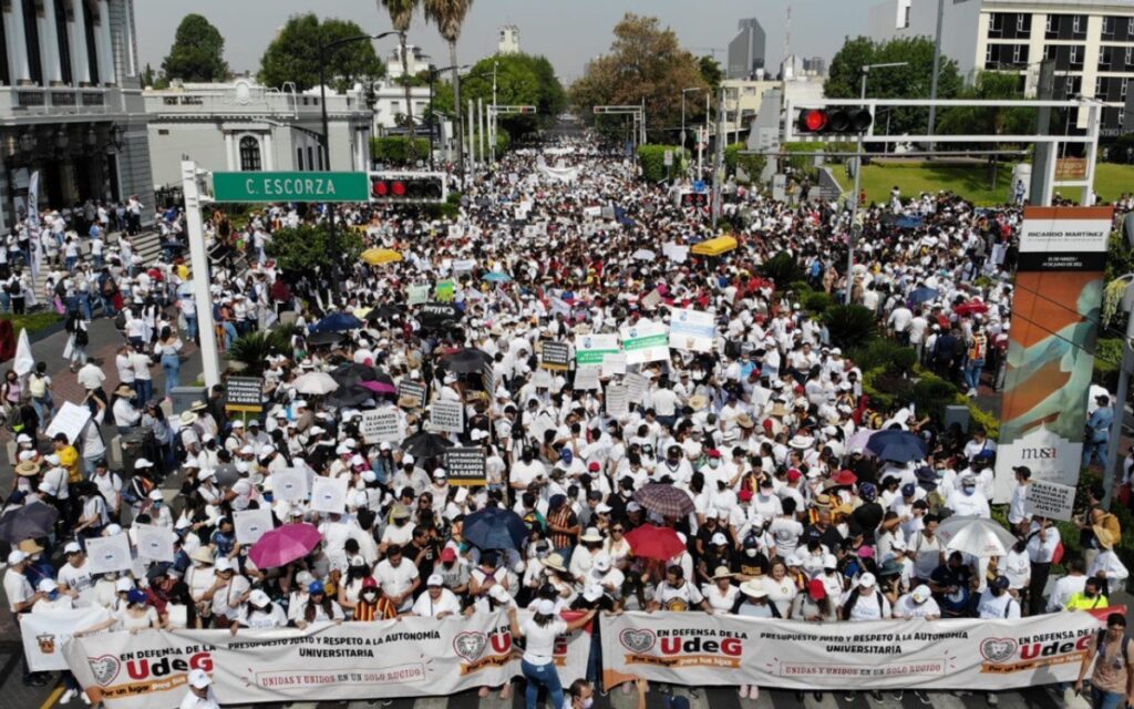 Megamarcha de la UdeG | Exigen presupuesto digno y respeto a la autonomía