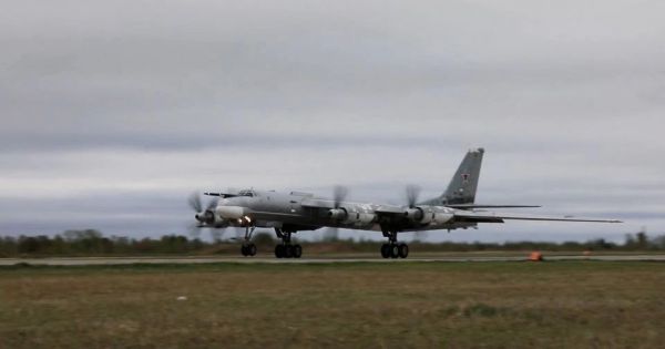 Mientras Biden visita Tokio, bombarderos nucleares chinos y rusos vuelan cerca de Japón