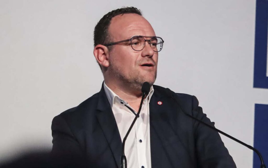 Ministro francés recién nombrado por Macron, acusado de violación por dos mujeres