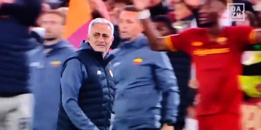 Mourinho, que rompió a llorar tras el pitido final, alcanza su octava final europea