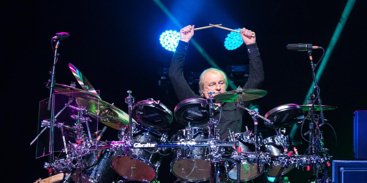 Muere Alan White, batería del grupo de rock 'Yes'